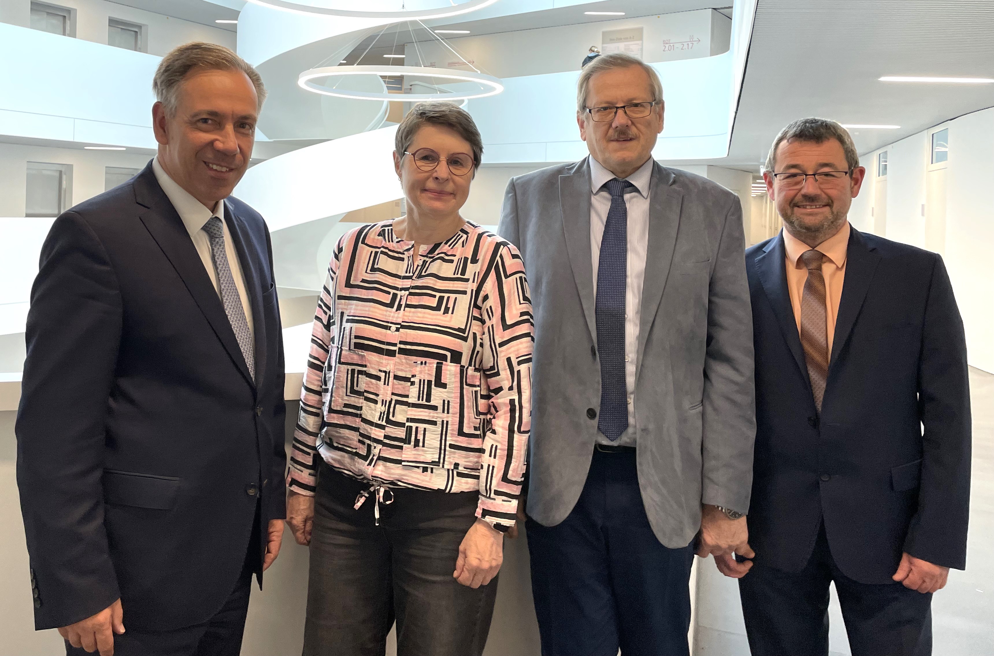 Leider haben wir keinen Alternativtext zu diesem Bild, aber wir arbeiten daran.