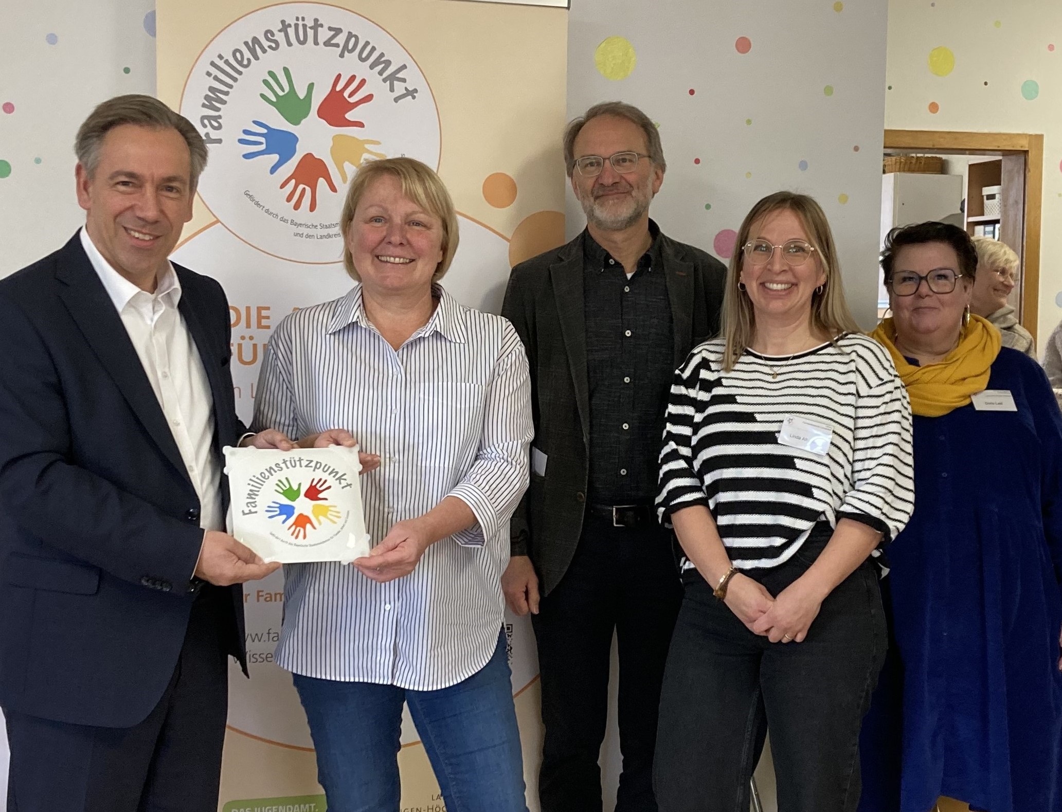 Leider haben wir keinen Alternativtext zu diesem Bild, aber wir arbeiten daran.