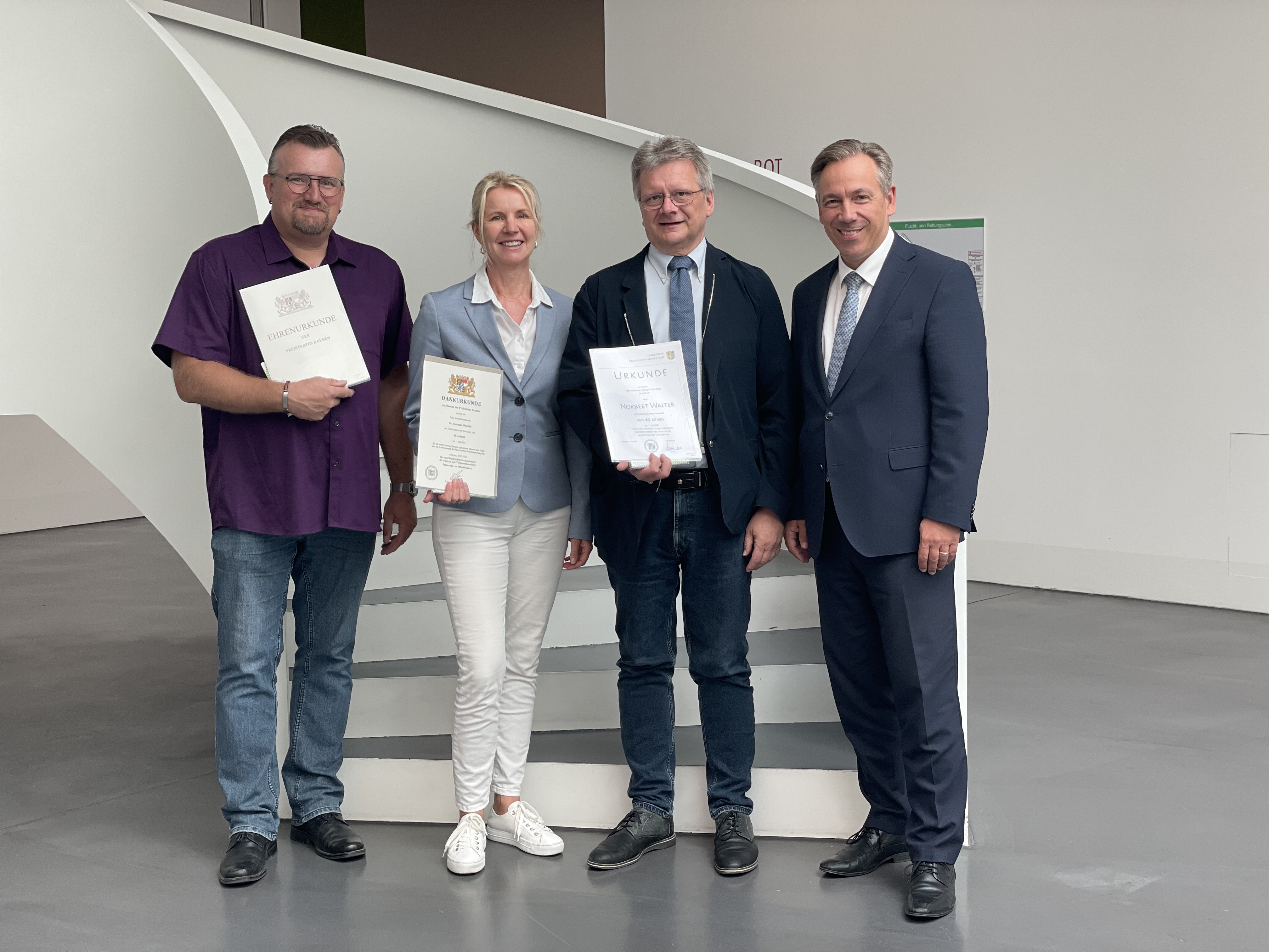 Leider haben wir keinen Alternativtext zu diesem Bild, aber wir arbeiten daran.