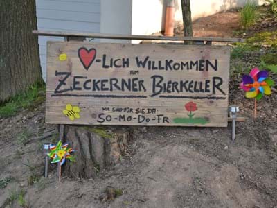Hemhofen Zeckerner Keller.jpg Der Zeckerner Keller ist einer der 41 Bierkeller und –gärten, die die neue Broschüre des Landkreises vorstellt.