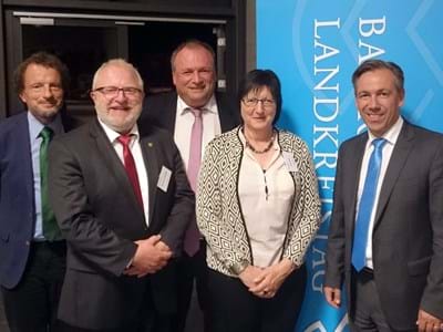 ERH-Delegation auf dem Bayerischen Landkreistag Wolfgang Hirschmann, Andreas Hänjes, Walter Nussel, Elke Weis und Landrat Alexander Tritthart (v.l.n.r) vertraten den Landkreis Erlangen-Höchstadt auf der Hauptversammlung der bayerischen Landkreise in Neunburg vorm Wald.