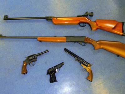 Noch bis Juli 2018 können unberechtigte Waffenbesitzer im Landkreis ihre Waffen bei der zuständigen Behörde abgeben, ohne für illegalen Besitz bestraft zu werden.
