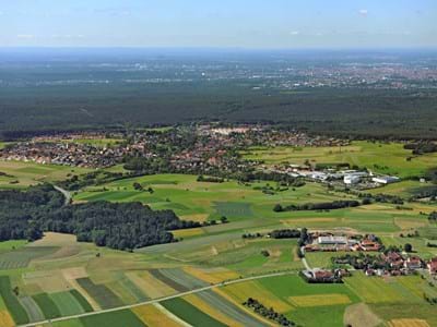 heroldsberg_Nbg_Luftbild_Hajo_Dietz.JPG Auch wegen Global Playern wie Schwan Stabilo in Heroldsberg lebt und arbeitet es sich laut ZDF-Studie im Landkreis Erlangen-Höchstadt bundesweit am besten