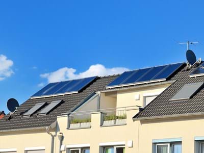 Fotolia_84561333_XXL_reimax16_Sonnenenergie.jpg Die Vortragsreihe „Solar in ERH“ gibt Bürgerinnen und Bürgern Tipps, wie sie Solarstrom für sich nutzen können. (Foto: ©Fotolia.de/reimax16)