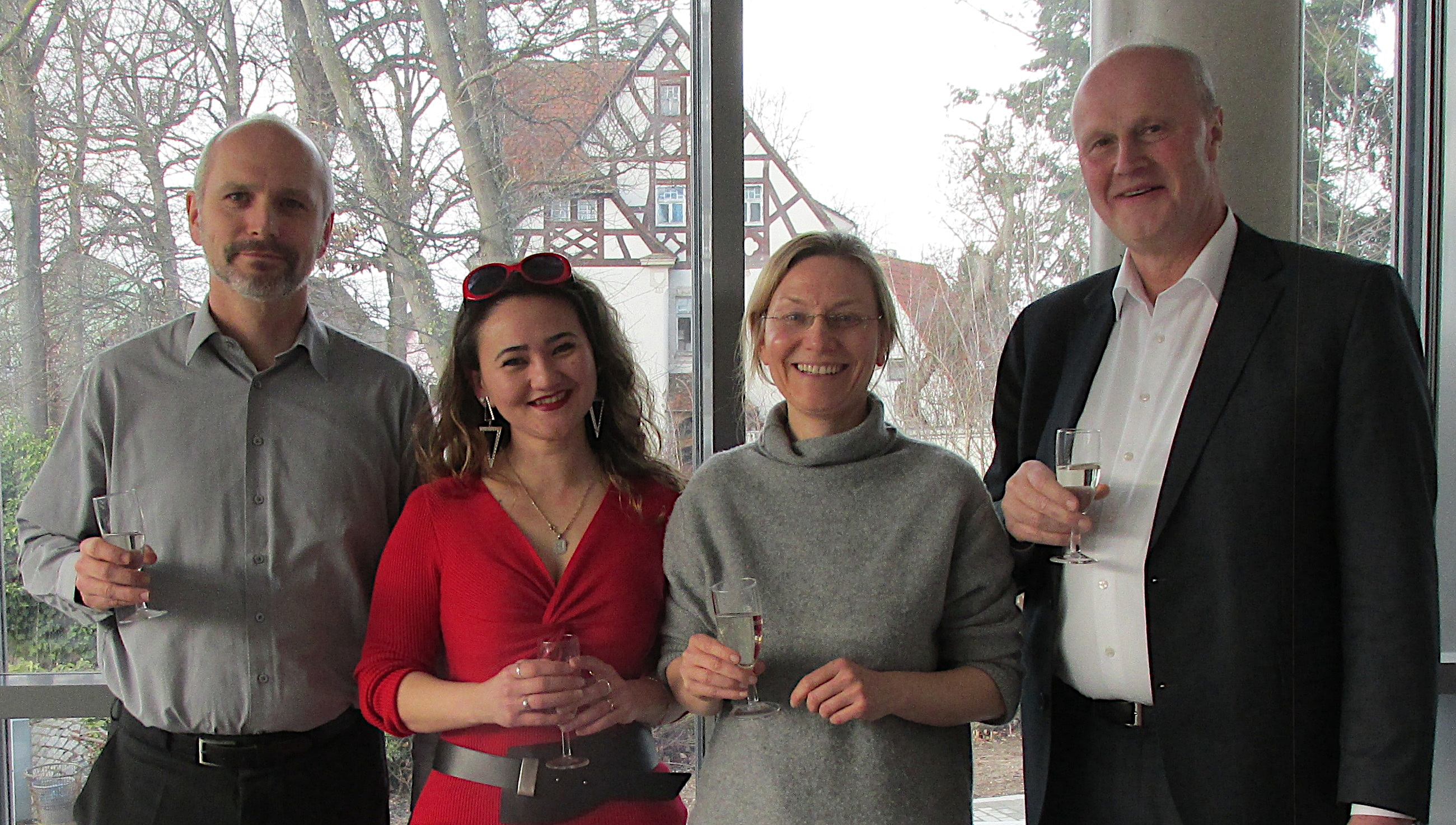 Kaufmännischer Leiter Albert Prickarz mit Spitaleria-Betreiberin Isabell Jambayewa, Pflegedienstleiterin Bianca Dotterweich und Bürgermeister Gerald Brehm (v. l. n. r.).